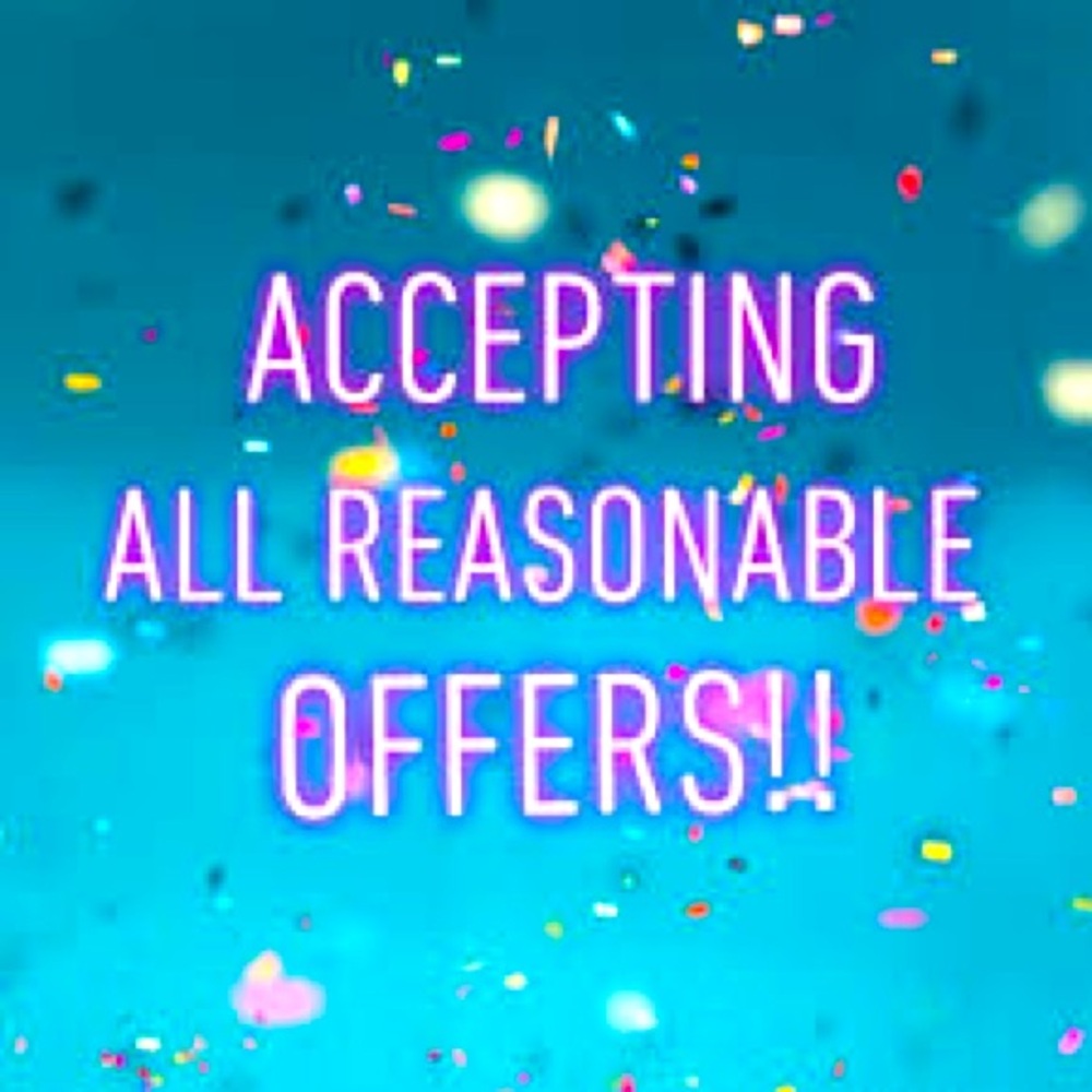 If you love it, please feel free to make an offer!💗 But please - NO LOW-BALLS!